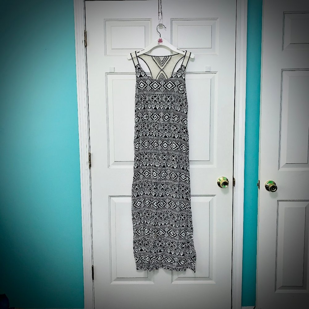 Sleeveless Black and white summer dress